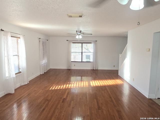 Listing photo id 69 for 9415 Silverfeather