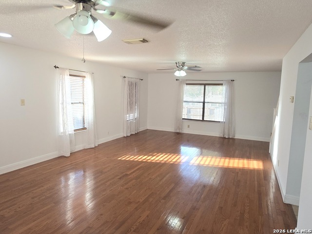 Listing photo id 70 for 9415 Silverfeather