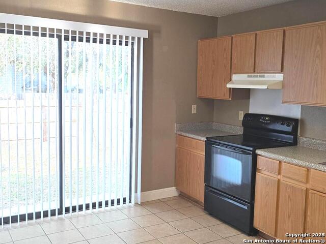 Listing photo id 6 for 9415 Silverfeather