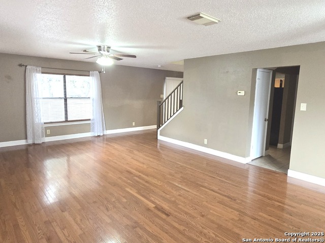 Listing photo id 7 for 9415 Silverfeather