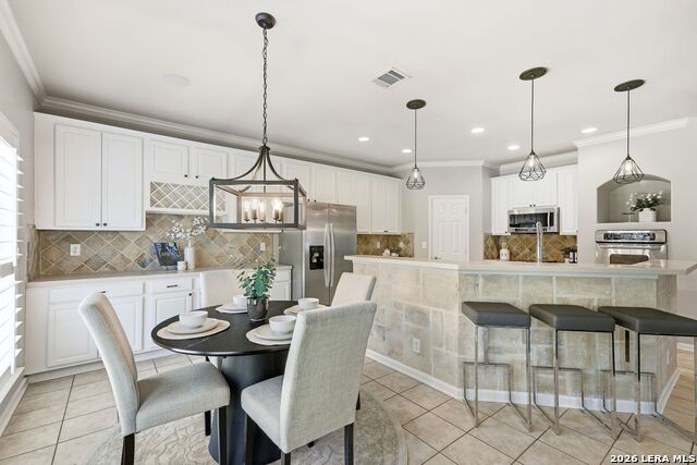 Image 18 of 38 For 831 Queens Oak