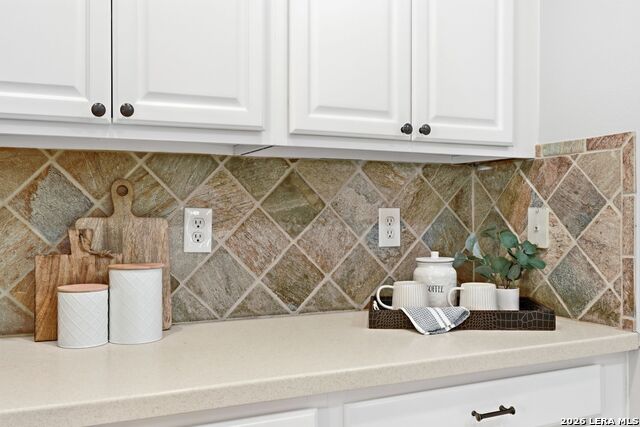 Image 21 of 38 For 831 Queens Oak