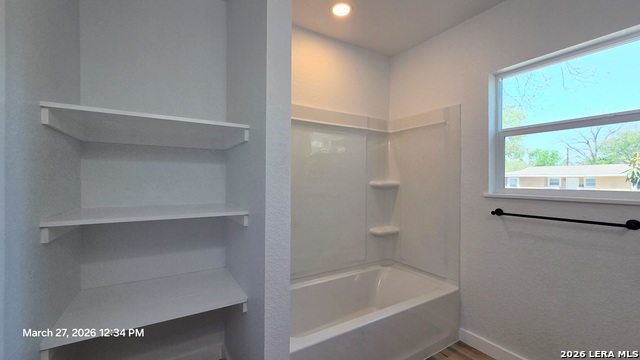 Image 10 of 28 For 2530 Woodlawn W