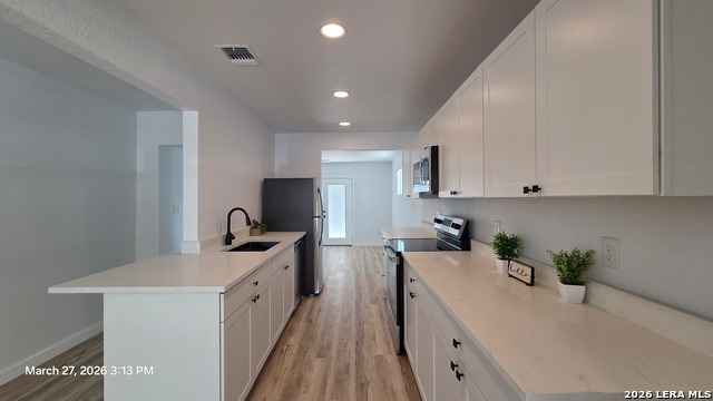 Image 14 of 28 For 2530 Woodlawn W