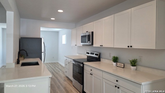 Image 15 of 28 For 2530 Woodlawn W