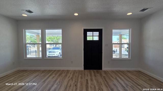 Image 3 of 28 For 2530 Woodlawn W