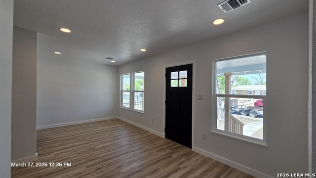 Image 4 of 28 For 2530 Woodlawn W