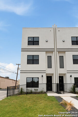 Image 18 of 22 For 3214 Elmendorf St N