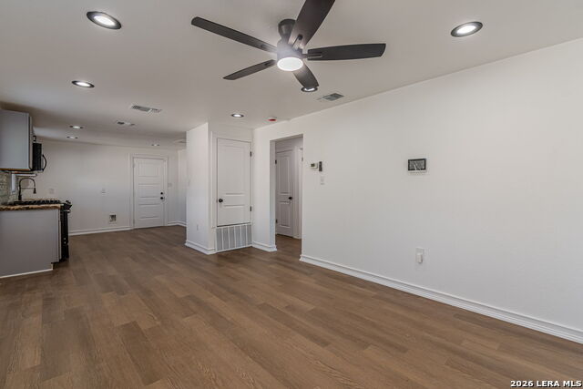 Image 15 of 34 For 524 Avenue B