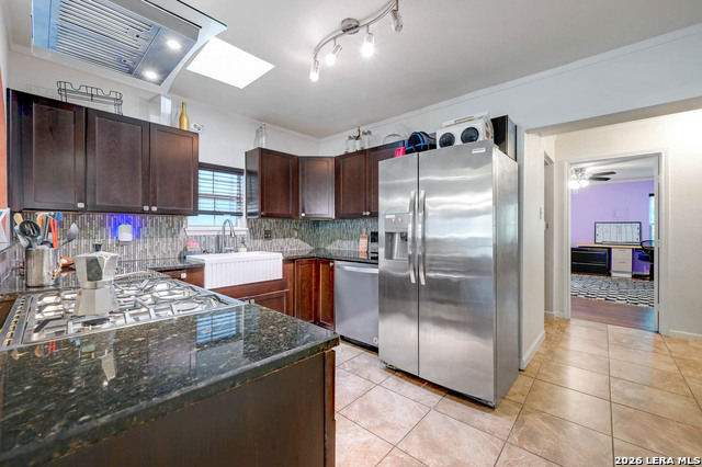 Image 12 of 34 For 2231 Woodlawn Ave W