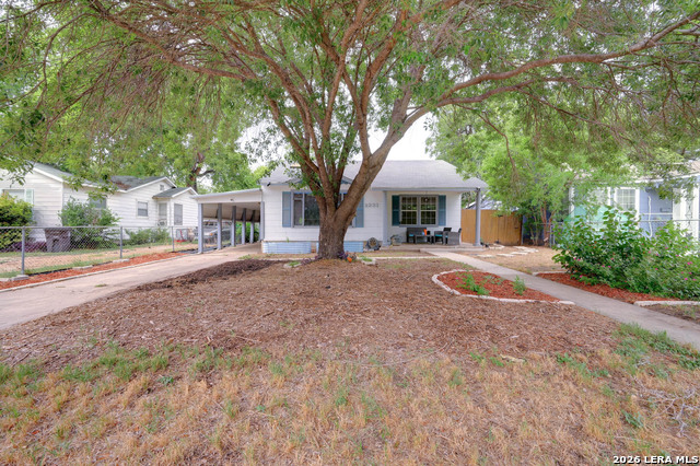 Image 2 of 34 For 2231 Woodlawn Ave W