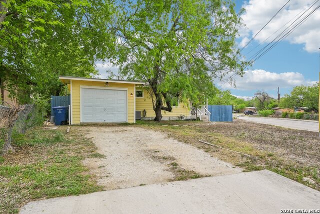 Image 27 of 31 For 12702 Middle Lane