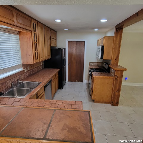 Image 4 of 16 For 1922 Oakline Dr