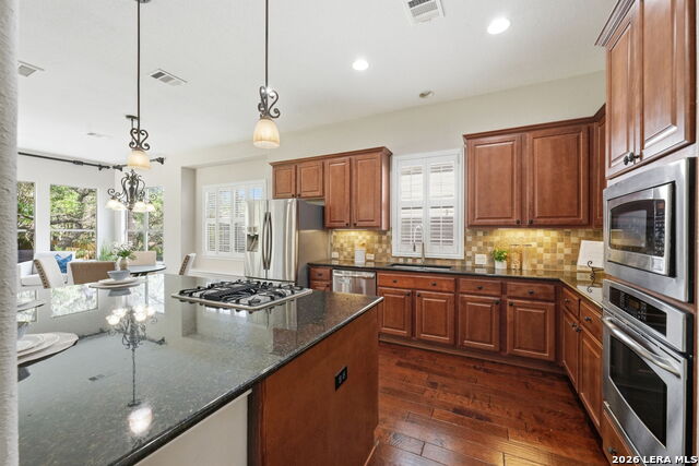 Image 15 of 46 For 819 Tiger Lily