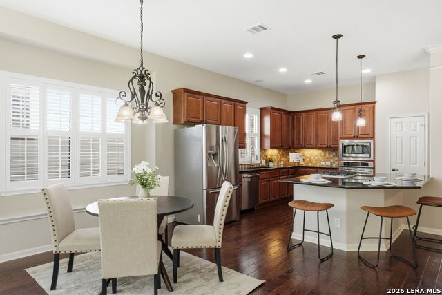 Image 16 of 46 For 819 Tiger Lily