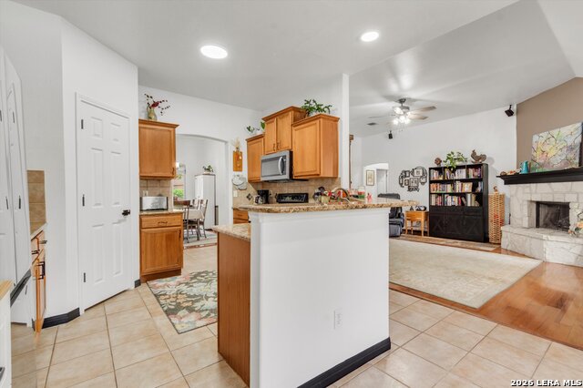 Listing photo id 9 for 2072 Stonehaven