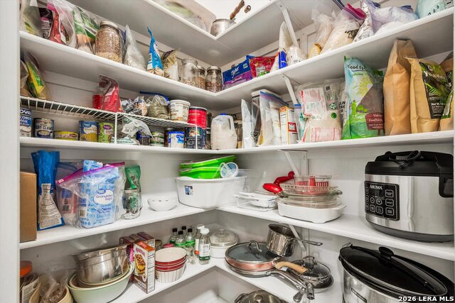 Listing photo id 13 for 2072 Stonehaven