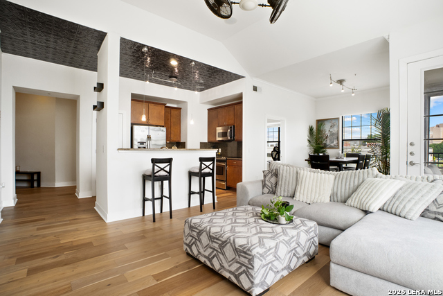 Image 10 of 36 For 7342 Oak Manor Dr  1302