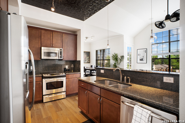 Image 5 of 36 For 7342 Oak Manor Dr  1302