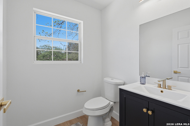 Image 21 of 37 For 106 Irvington Dr