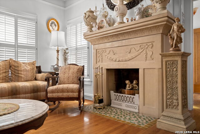 Image 10 of 44 For 243 Lullwood Ave E