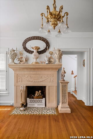 Image 11 of 44 For 243 Lullwood Ave E