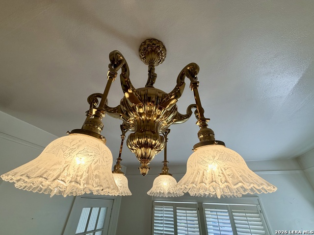 Image 12 of 44 For 243 Lullwood Ave E