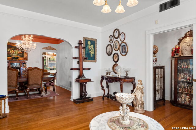 Image 13 of 44 For 243 Lullwood Ave E