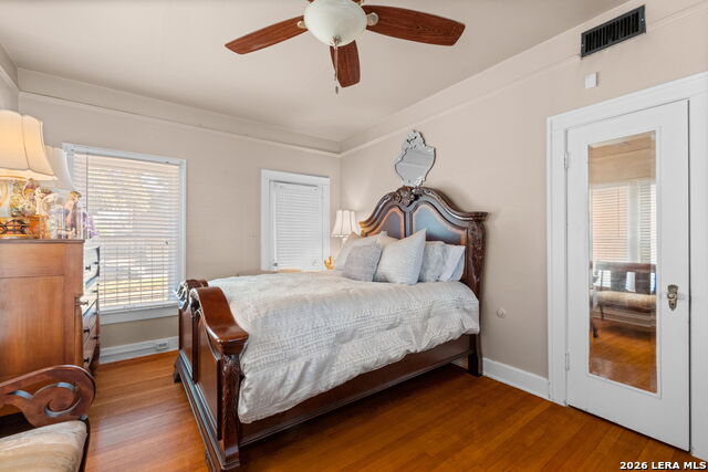 Image 18 of 44 For 243 Lullwood Ave E