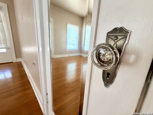 Image 19 of 44 For 243 Lullwood Ave E