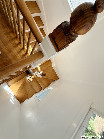 Image 24 of 44 For 243 Lullwood Ave E