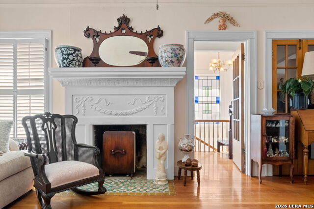 Image 25 of 44 For 243 Lullwood Ave E