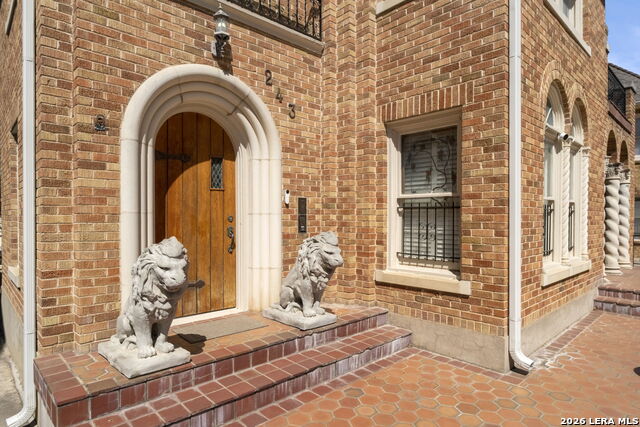 Image 3 of 44 For 243 Lullwood Ave E