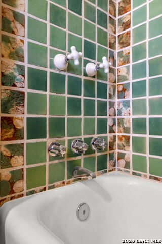 Image 31 of 44 For 243 Lullwood Ave E