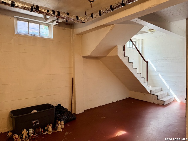 Image 36 of 44 For 243 Lullwood Ave E