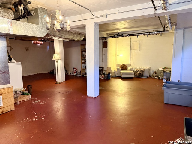 Image 37 of 44 For 243 Lullwood Ave E