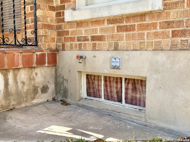 Image 39 of 44 For 243 Lullwood Ave E