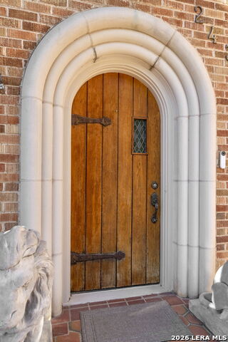 Image 5 of 44 For 243 Lullwood Ave E