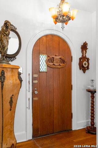 Image 6 of 44 For 243 Lullwood Ave E