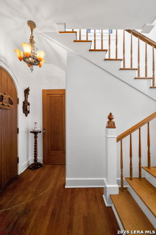 Image 8 of 44 For 243 Lullwood Ave E