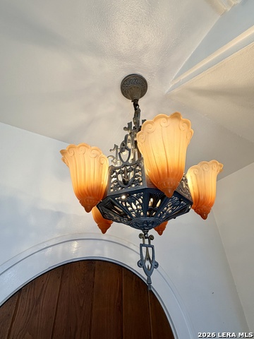 Image 9 of 44 For 243 Lullwood Ave E