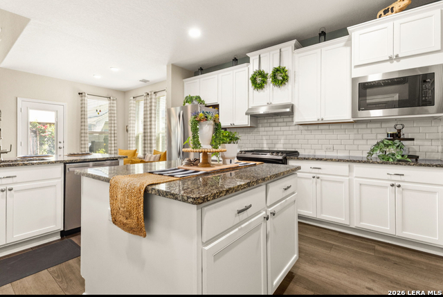 Listing photo id 10 for 1047 Buffalo Grove