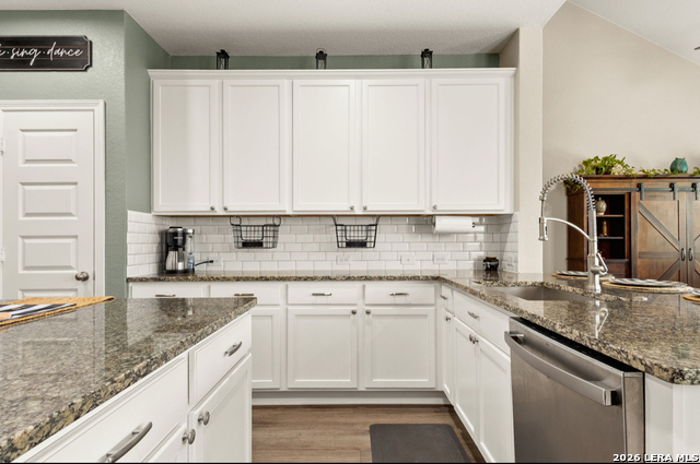 Listing photo id 11 for 1047 Buffalo Grove