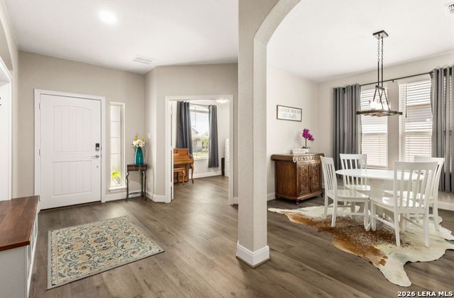 Listing photo id 1 for 1047 Buffalo Grove