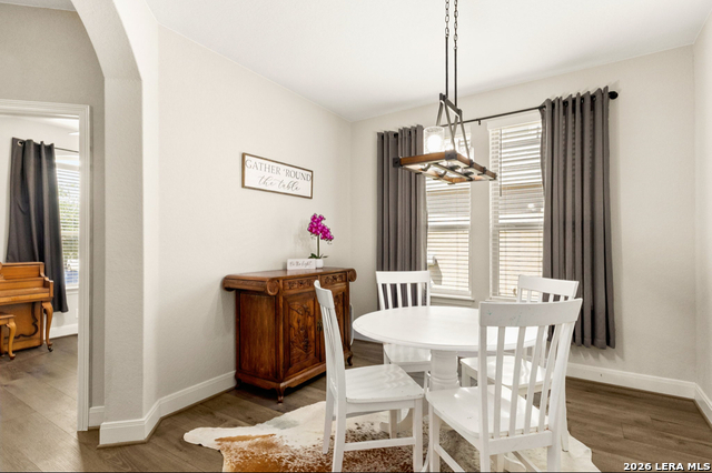 Listing photo id 2 for 1047 Buffalo Grove