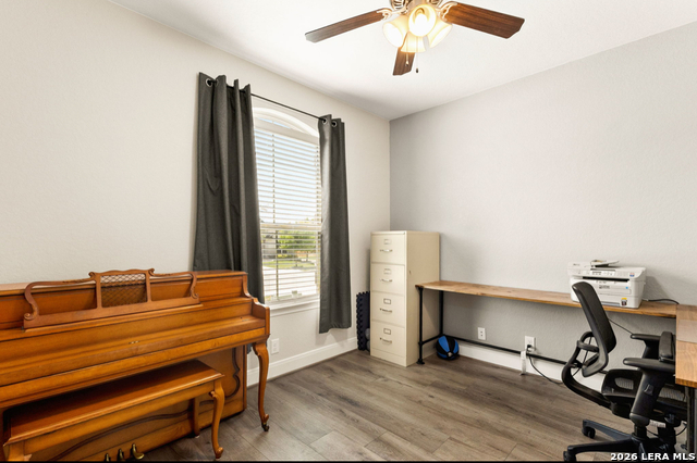 Listing photo id 3 for 1047 Buffalo Grove