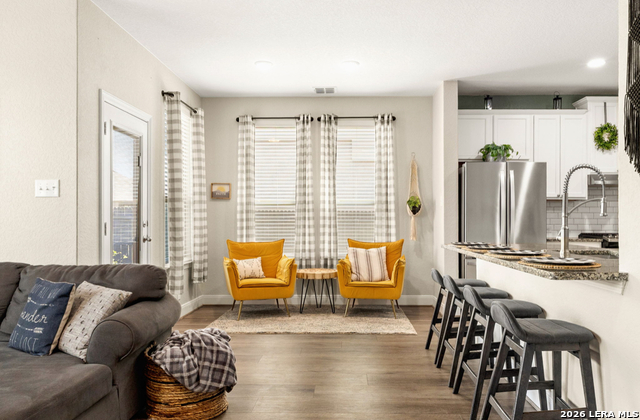 Listing photo id 6 for 1047 Buffalo Grove