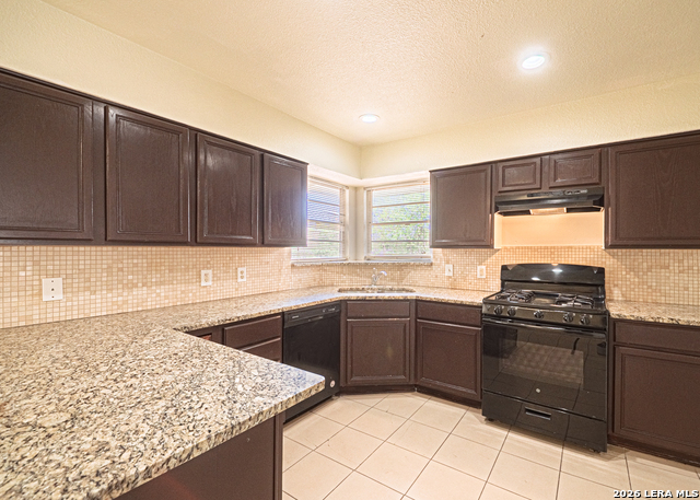 Image 4 of 46 For 243 Maplewood Ln