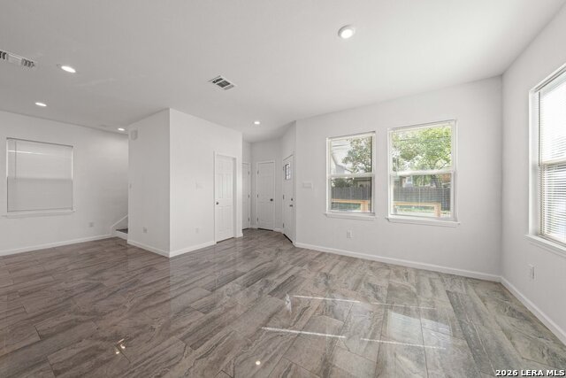 Image 11 of 32 For 323 Gabriel  101