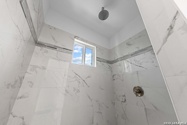 Image 20 of 32 For 323 Gabriel  101